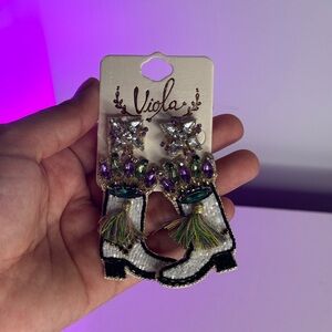 Beautiful and fun boot earrings